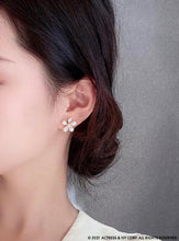 Load image into Gallery viewer, Dainty Gold Pearl Flower Stud Earrings