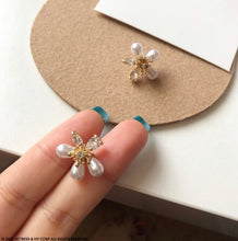 Load image into Gallery viewer, Dainty Gold Pearl Flower Stud Earrings