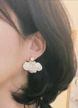 Load image into Gallery viewer, Zoe Statement Pearl Dangling Wedding Earrings