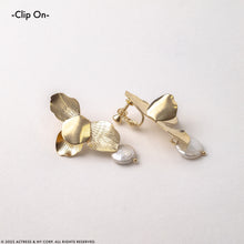 Load image into Gallery viewer, Odette Modern Gold Flower Drop Earrings with Fresh Water Pearl