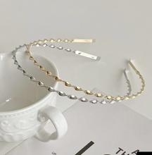Load image into Gallery viewer, Minimalist Twisted Wave headband
