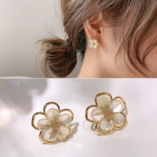 Load image into Gallery viewer, Dainty Gold Pearl Flower Stud Earrings