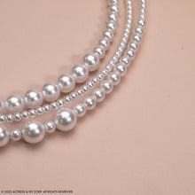 Load image into Gallery viewer, Minimalist Classic Pearl Headband Wedding Hair Accessory