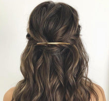 Load image into Gallery viewer, Minimalist Dainty Crescent Gold Daily Hair Pin