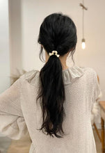 Load image into Gallery viewer, Wave Metal Ponytail Cuff
