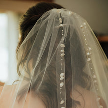 Load image into Gallery viewer, Dainty Pearl Hair Barrette