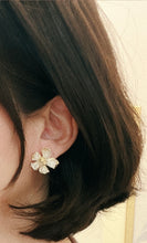Load image into Gallery viewer, Natalie Gold Crystal Flower Stud Earrings