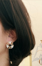 Load image into Gallery viewer, Cluster Pearl Flower Stud Earrings
