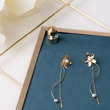 Load image into Gallery viewer, Delicate Flower Drop earrings with Pearls