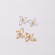 Load image into Gallery viewer, Dainty Large Flower Stud Earrings in Gold/ Silver