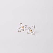 Load image into Gallery viewer, Dainty Large Flower Stud Earrings in Gold/ Silver