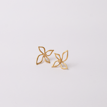 Load image into Gallery viewer, Dainty Large Flower Stud Earrings in Gold/ Silver