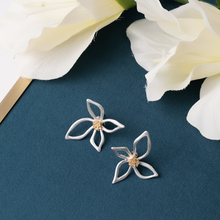 Load image into Gallery viewer, Dainty Large Flower Stud Earrings in Gold/ Silver