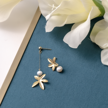 Load image into Gallery viewer, Mismatched Leaf Drop Earrings with Freshwater Pearls