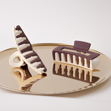 Load image into Gallery viewer, Matte Half & Half Contrast Hair Claw Clip