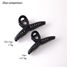 Load image into Gallery viewer, Glossy Twisted Hair Clips