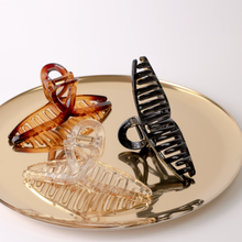 Load image into Gallery viewer, Glossy Twisted Hair Clips