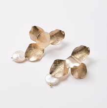Load image into Gallery viewer, Odette Modern Gold Flower Drop Earrings with Fresh Water Pearl