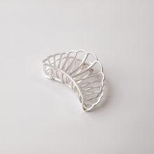 Load image into Gallery viewer, Hollow Shell Hair Clips