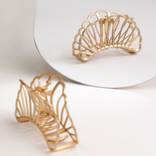 Load image into Gallery viewer, Hollow Shell Hair Clips
