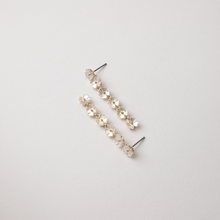 Load image into Gallery viewer, Dainty Small Pearl Flower Drop Earrings