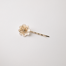 Load image into Gallery viewer, Dainty Gold Pearl Flower Hair Pins