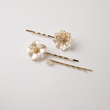 Load image into Gallery viewer, Dainty Gold Pearl Flower Hair Pins