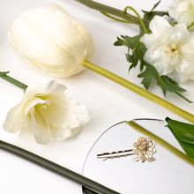 Load image into Gallery viewer, Dainty Gold Pearl Flower Hair Pins