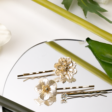 Load image into Gallery viewer, Dainty Gold Pearl Flower Hair Pins