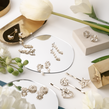 Load image into Gallery viewer, Cluster Pearl Flower Stud Earrings
