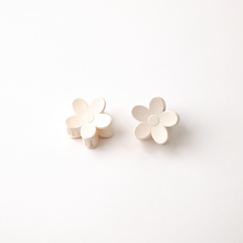 Load image into Gallery viewer, 2pcs Set Small Flower Matte Acrylic Hair Clips