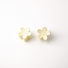Load image into Gallery viewer, 2pcs Set Small Flower Matte Acrylic Hair Clips