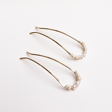 Load image into Gallery viewer, Dainty Freshwater Pearl Hair Stick/ Bun Holder