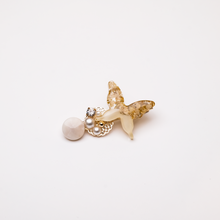 Load image into Gallery viewer, Butterfly Pressed Flowers Pearl Hair Clip