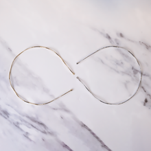 Load image into Gallery viewer, Minimalist Simple Wave headband