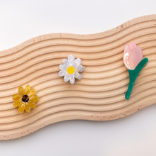 Load image into Gallery viewer, Tulip Daisy Flower Hair Claw Clip
