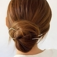 Load image into Gallery viewer, Curved Bun Holder/ Hair Pin