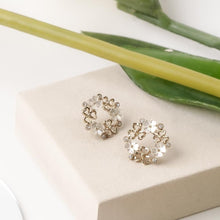 Load image into Gallery viewer, Cluster Pearl Flower Stud Earrings