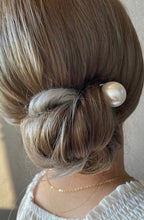 Load image into Gallery viewer, Oversized Pearl Hair Stick/ Bun Holder