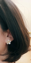 Load image into Gallery viewer, Dainty Flower Stud Earrings with Pearl
