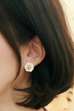 Load image into Gallery viewer, Meline Dainty White Flower Stud Earrings
