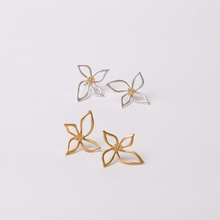 Load image into Gallery viewer, Dainty Large Flower Stud Earrings in Gold/ Silver
