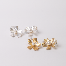 Load image into Gallery viewer, Statement Flower Pearl Stud Earrings in Gold/ Silver
