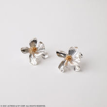 Load image into Gallery viewer, Jolie Large Matte Floral Stud Earrings
