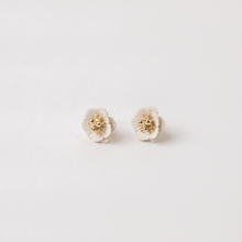 Load image into Gallery viewer, Meline Dainty White Flower Stud Earrings
