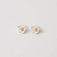 Load image into Gallery viewer, Meline Dainty White Flower Stud Earrings

