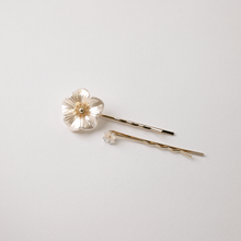 Load image into Gallery viewer, Dainty Gold Pearl Flower Hair Pins
