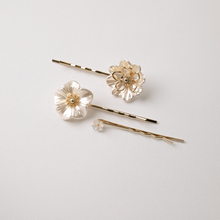 Load image into Gallery viewer, Dainty Gold Pearl Flower Hair Pins
