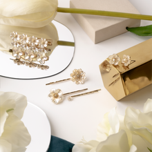 Load image into Gallery viewer, Daisy Flower Pearl Hair Pins
