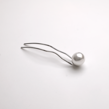 Load image into Gallery viewer, Oversized Pearl Hair Stick/ Bun Holder
